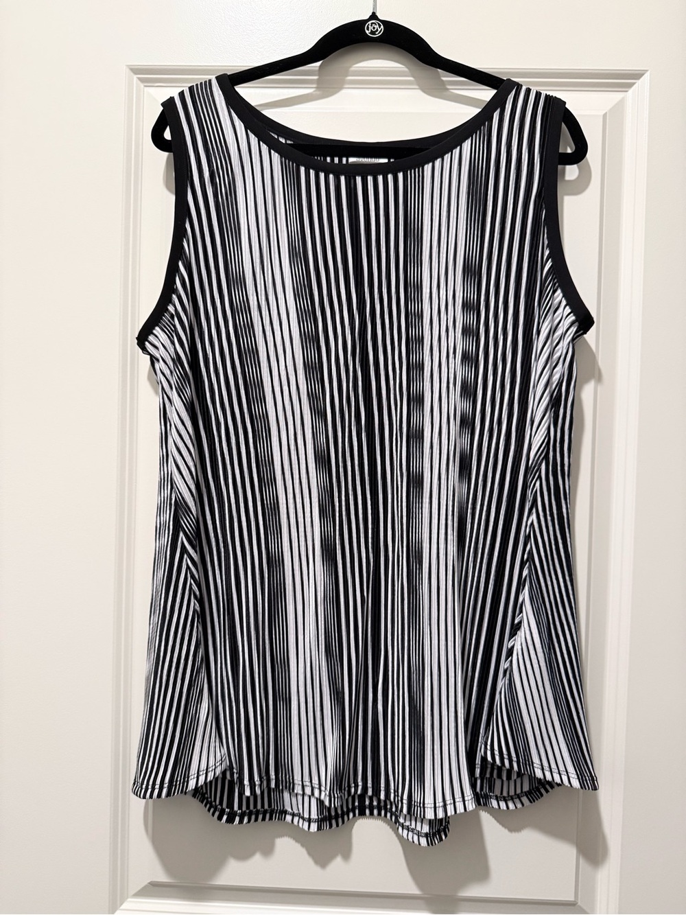 Avenue Plus Size 18/20 Black White Vertical Striped Sleeveless Blouse Top